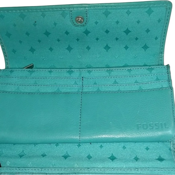 PreOwned FOSSIL Vintage Turquoise Tri Fold Wallet. 6 card slots and ID slot. - Picture 5 of 5